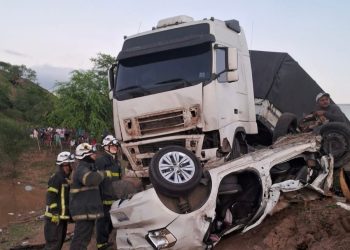 PRF confirma: ultrapassagem indevida causou acidente fatal com seis mortos, incluindo três crianças, na BR-110, em Antas-BA