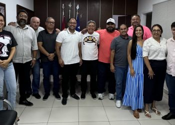 Prefeito Mário Galinho tem encontro com vereadores e destaca união para reconstrução e desenvolvimento de Paulo Afonso