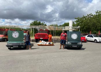 Clube dos Carros Antigos de Paulo Afonso entrega alimentos arrecadados durante a 6ª Exposição