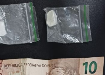 Homem tenta se desfazer de droga, mas é flagrado pela PM em Paulo Afonso