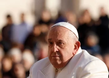 Papa Francisco apresenta sinais de insuficiência renal, diz Vaticano