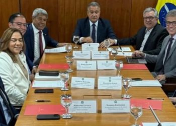 Rui Costa e Jerônimo Rodrigues anunciam acordo para novo hospital de Paulo Afonso (BA); prefeito Mário Galinho e o deputado Negromonte Jr participaram da reunião