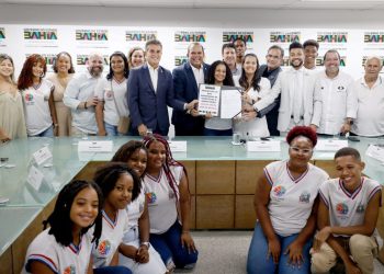 Estudantes da rede estadual e população de baixa renda na Bahia terão acesso gratuito a Carteira de Habilitação; entenda