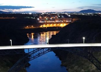 Ponte Metálica de Paulo Afonso ganha nova iluminação após dois anos