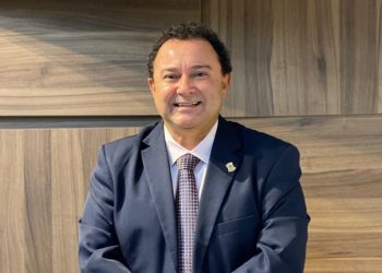 Vereador Valmir Rocha defende melhorias na saúde do homem durante sessão na Câmara