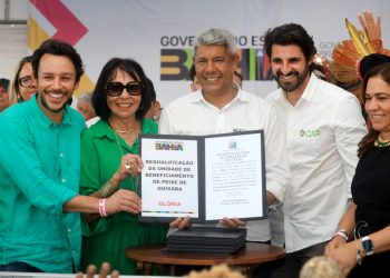 Governador Jerônimo Rodrigues e prefeita Vilma Negromonte inauguram ampliação de escola e anunciam investimentos em Glória-BA