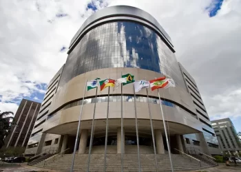 TRF4 lança concurso público com salários de até 18,8 mil; inscrições abrem às 10h desta segunda-feira, dia 14 de abril