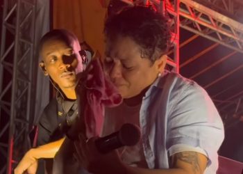 Após maratona de shows, Raquel dos Teclados se emociona em apresentação no sul da Bahia