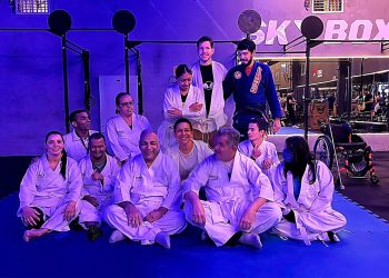 Vereadora Evinha Oliveira fortalece inclusão com entrega de quimonos a paratletas