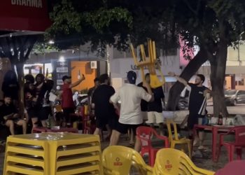 Integrantes do Grupo Menos é Mais curtem rolê em Paulo Afonso durante passagem pela região