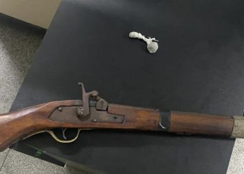 PM apreende drogas e arma de fogo artesanal em Paulo Afonso
