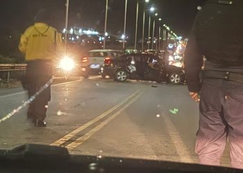 Acidente entre carros mobiliza equipes na BA-210, próximo à ponte do BTN