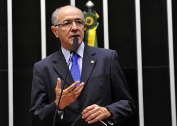 “Minha pré-candidatura tem o objetivo de derrotar Lula no Brasil e o PT na Bahia, afirma Aleluia