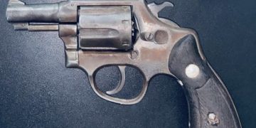 Homem é preso por posse ilegal de arma de fogo no bairro Cardeal Brandão Vilela, em Paulo Afonso