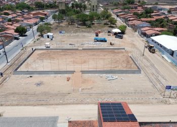 Prefeita Ziane Costa destaca avanço das obras do primeiro centro esportivo comunitário de Delmiro Gouveia